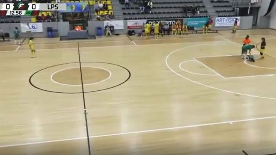 Carolina Ladeira, jogadora do Quinta dos Lombos, recebeu o cartão branco pela momento de desportivismo