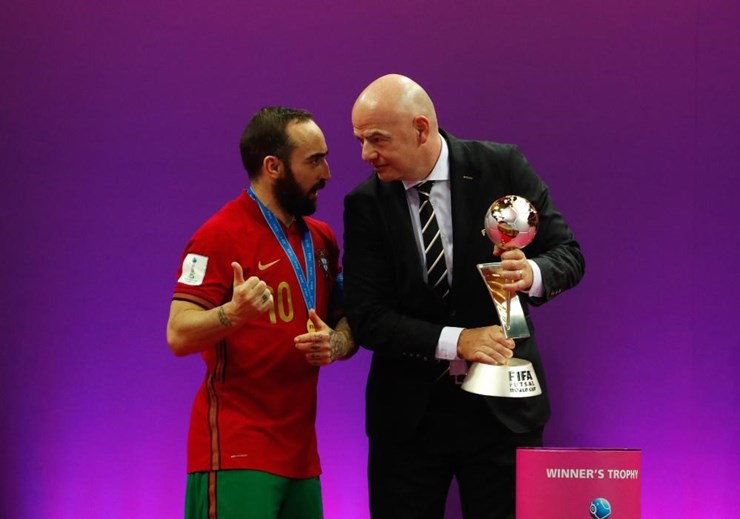 Ricardinho eleito o melhor jogador de futsal do mundo pela quinta vez - SIC  Notícias