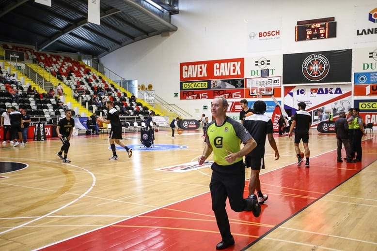 Bronca na liga de basquetebol: FC Porto não compareceu ao jogo com a  Ovarense - Basquetebol - Jornal Record