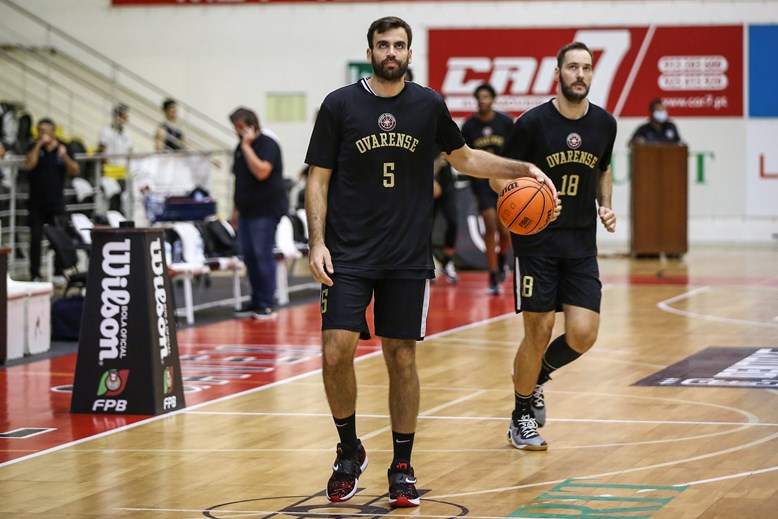 Bronca na liga de basquetebol: FC Porto não compareceu ao jogo com a  Ovarense - Basquetebol - Jornal Record