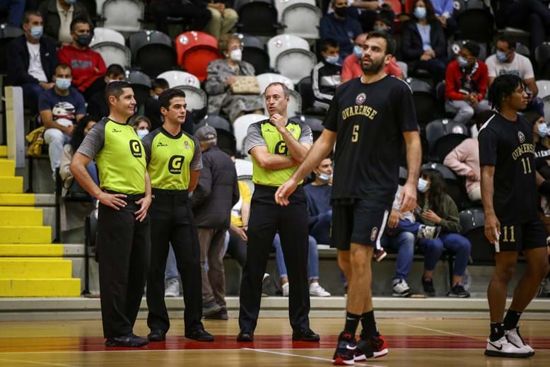 Bronca na liga de basquetebol: FC Porto não compareceu ao jogo com a  Ovarense - Basquetebol - Jornal Record