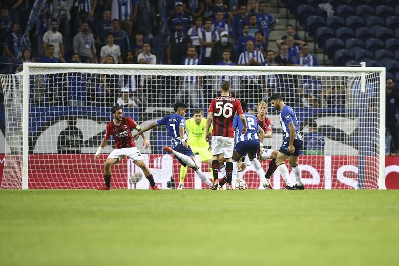 A crónica do FC Porto-AC Milan, 1-0: clássico italiano com final moderno