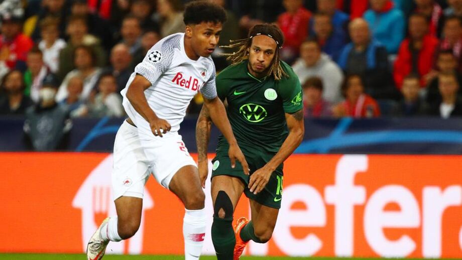 Adeyemi (à esq.) já apontou três golos na Champions esta época