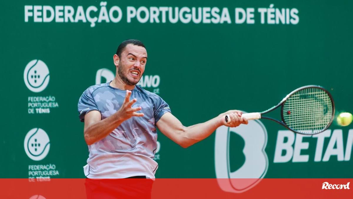 Alcaraz bate Medvedev e marca duelo com Djokovic nas 'meias' das ATP Finals  - Ténis - Jornal Record