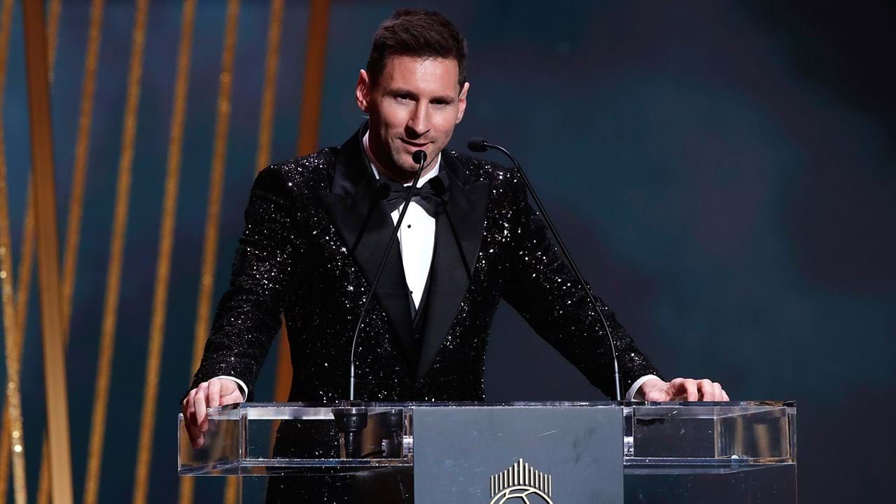 Messi supera Lewandowski e leva Bola de Ouro pela sétima vez