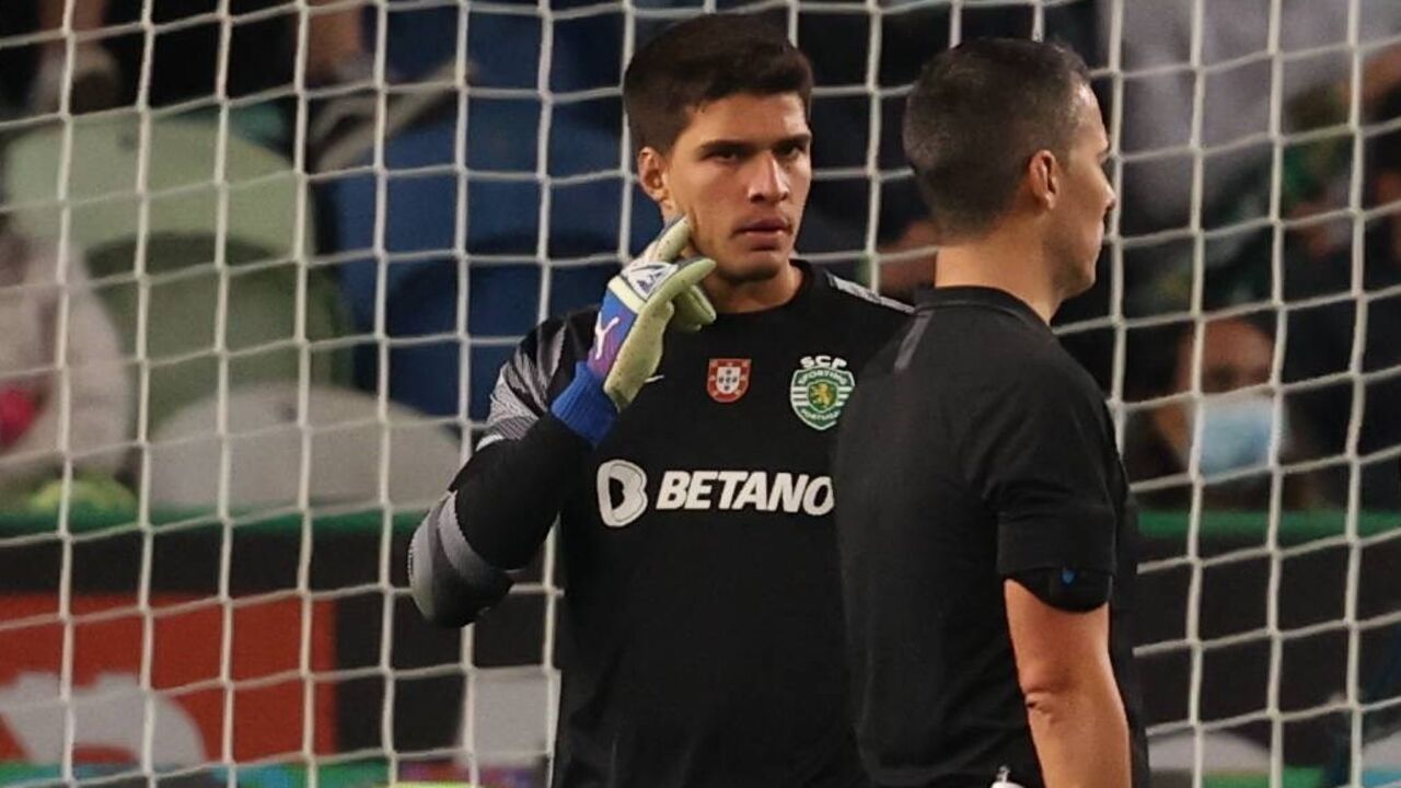 João Virgínia (3) - Obrigado a trabalho, em especial na 1.ª parte. Batido de penálti.