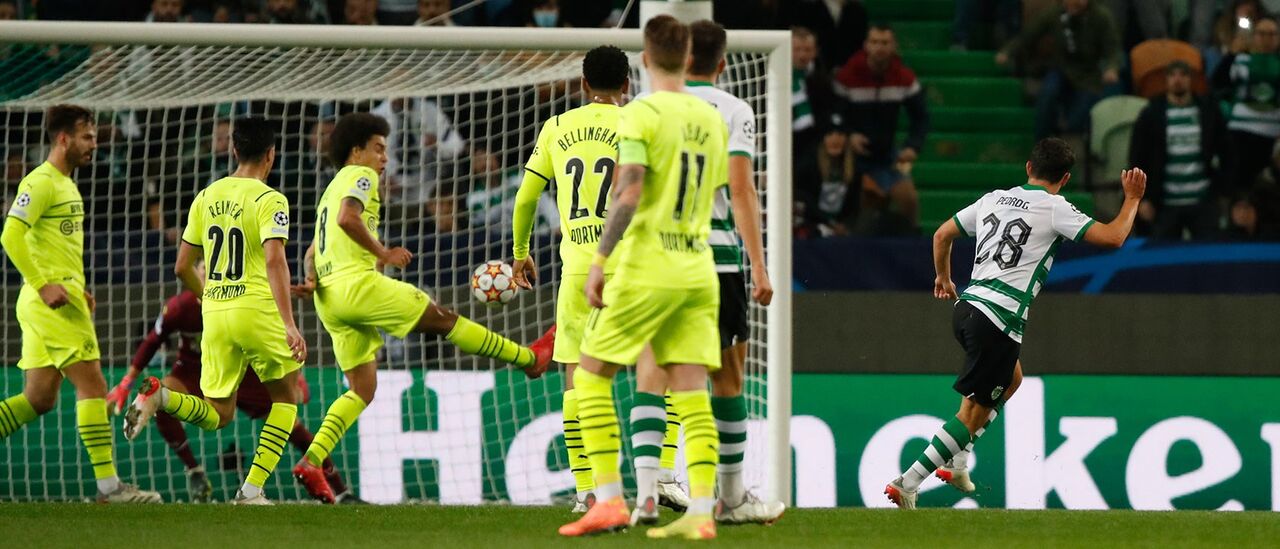 O Dortmund ainda estava a recompor-se do primeiro quando foi de novo surpreendido. Matheus Reis cruzou, Matheus Nunes amorteceu na área e Sarabia, apertado por Akanji, tocou para trás. Como diria António Oliveira, Pote não se limitou a rematar: colocou a bola com arte. 