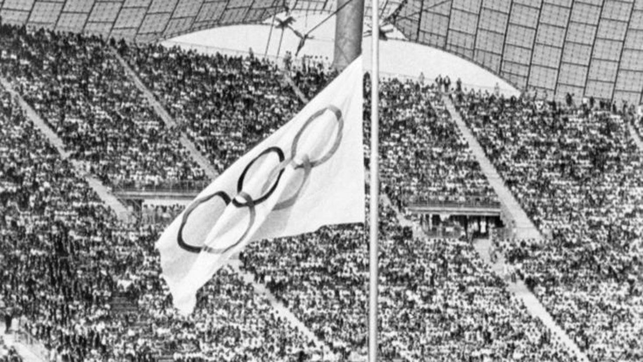 Atletas israelitas assassinados  homenageados no estádio