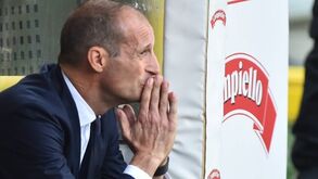 Ambiente de cortar à faca no balneário da Juventus: Allegri desentende-se com seis jogadores