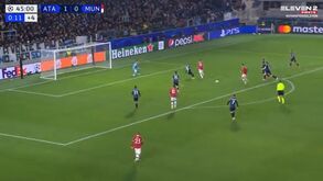 Calcanhar de Bruno Fernandes e Ronaldo a faturar: o primeiro golo do Man. United à Atalanta