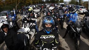 Exemplo na estrada rumo ao Algarve: fãs acompanharam Miguel Oliveira na viagem de moto