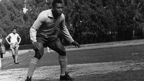 Uma memória muito especial: Há 62 anos Rei Pelé jogou na baliza