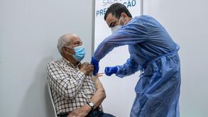 Covid-19 e gripe: Maiores de 80 anos poderão vacinar-se na modalidade Casa Aberta 