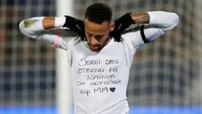 Neymar marca frente ao Bordéus e faz homenagem a Marília Mendonça
