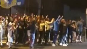 Adeptos do FC Porto receberam equipa em euforia na chegada aos Açores