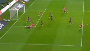 Rafa recebeu passe de Everton, 'sentou' Diogo Leite e fez o terceiro golo do Benfica ao Sp. Braga 