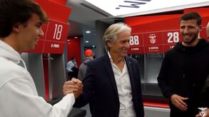 Benfica mostra bastidores da goleada ao Sp. Braga e da visita de Félix, Cancelo e Rúben Dias ao balneário