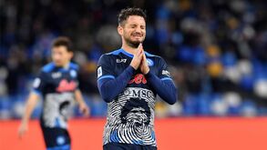 Camisola do Nápoles de homenagem a Maradona causa polémica: família processa ex-agente do jogador