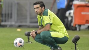 Cicinho visa Abel Ferreira pelas críticas à imprensa: «Tem de mudar o nome para Gargamel»