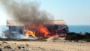 Incêndio destrói restaurante na praia do Meco: Bar do Peixe 