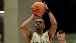 Sporting cilindra Vitória de Guimarães