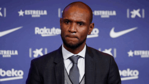 Abidal envolvido na agressão a jogadora do PSG? Cartão de telemóvel pode tramar ex-defesa