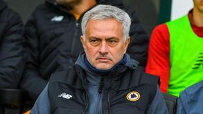 José Mourinho quer reforço para a defesa da Roma em janeiro: central pode chegar da Holanda