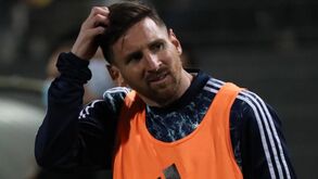 Patrice Evra sem papas na língua: «Estou farto de ver o Messi ganhar a Bola de Ouro»
