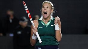 Kontaveit bate Sakkari e vai decidir Finais WTA com Muguruza