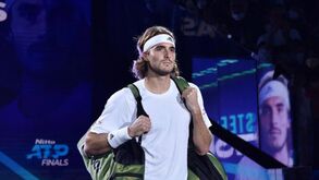 Tsitsipas retira-se das Finais ATP por lesão