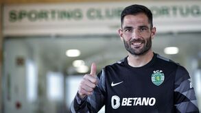 O vídeo com que o Sporting anunciou a renovação de Adán