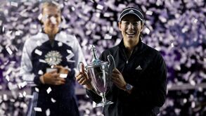 Muguruza vence Kontaveit nas finais do Masters no México