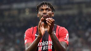 Rafael Leão vai renovar pelo Milan e terá o seu salário quase triplicado