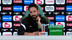 Tigre à solta no Estádio Olímpico de Montjuïc, a atual casa do Barcelona