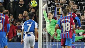 A crónica do Barcelona-Espanyol, 1-0: bem-haja ao poste