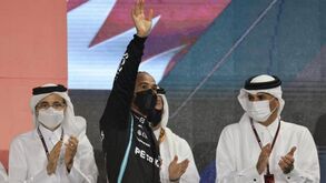 Hamilton vence GP Qatar e Verstappen segura a liderança do Mundial