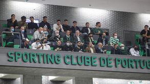 Seis craques do futebol do Sporting assistiram à vitória no dérbi de futsal 