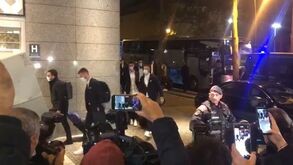 «É sempre para ganhar»: a mensagem dos adeptos do Benfica quando a equipa chegou ao hotel em Barcelona