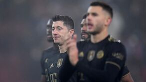Bayern Munique a ferro e fogo: plantel está dividido e 'antivacinas' ponderam medidas legais