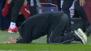 O impensável falhanço de Seferovic que até fez Jorge Jesus ajoelhar-se