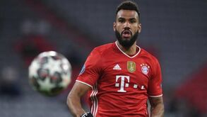 Jogador do Bayern Munique não vacinado testa positivo à covid-19 
