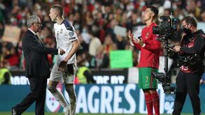 Brasileiros mostram momento quente entre Cristiano Ronaldo e Fernando Santos no final do jogo