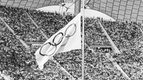 Atletas israelitas assassinados  homenageados no estádio