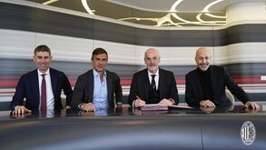 Stefano Pioli renova com o AC Milan até 2023 com mais uma época de opção