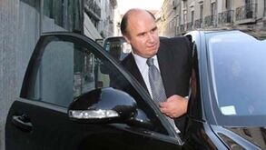 Vale e Azevedo escapa-se: Justiça não o consegue notificar