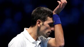 Vacinação obrigatória pode afastar Djokovic do Open da Austrália: pai fala em 