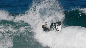 Morreu 'Dapin', referência  do surf em Portugal