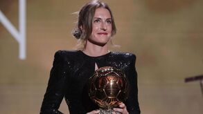 Alexia Putellas vence Bola de Ouro feminina