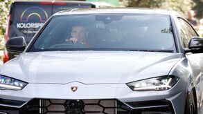 Chegada do novo treinador ao Man. United pode levar Ronaldo a ter de deixar super-carros em casa