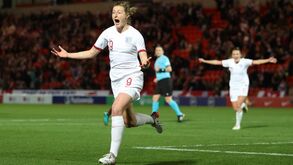 Inglaterra goleia Letónia e faz história na qualificação para o Mundial feminino